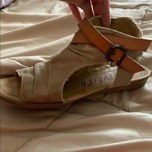 Blowfish Malibu Women’s Blumoon Sandals